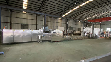 Grote de Kegelmachine van het Grootte Automatische Roomijs met Verwarmingssysteem 2500pcs/h