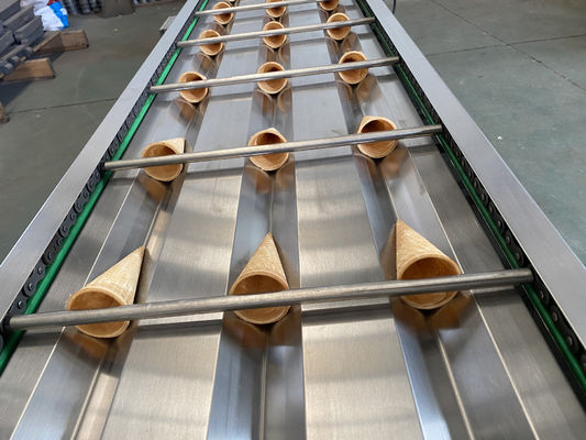 Goede prijs. De opgepoetste Kegel die van de het Roomijswafel van 5000pcs/H Industriële Machine maken online